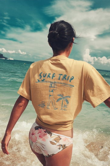MATT AND MEL (T-shirt) - Surf Trip [Mustard]